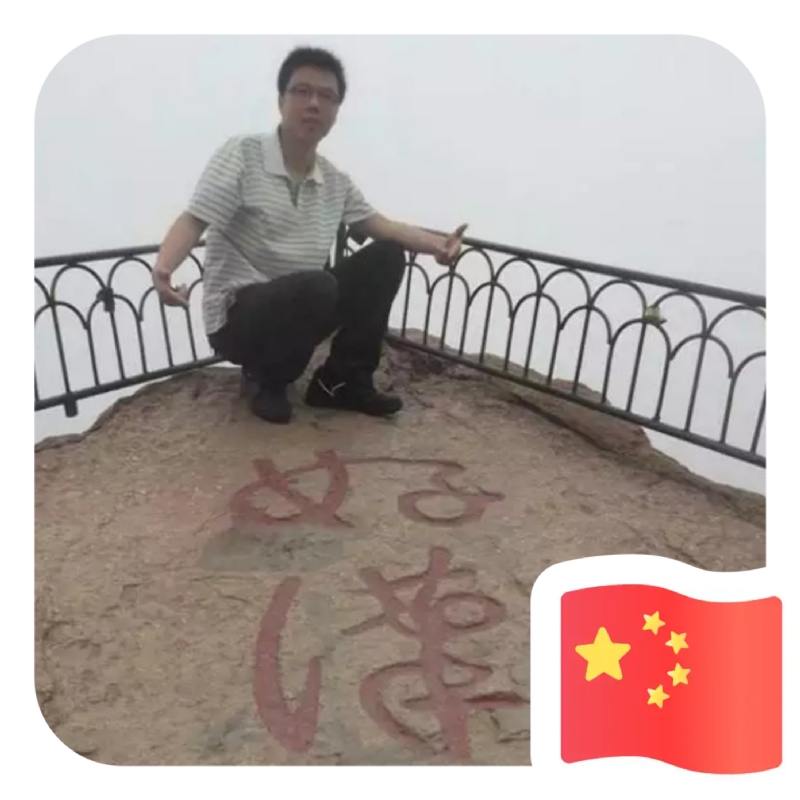一只小虎牙的第一张照片--长乐婚介网