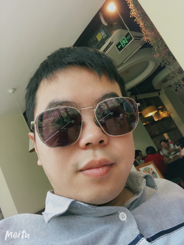 月台等路人的第一张照片--长乐婚介网