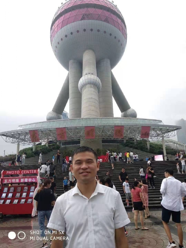 小猫吃老鼠的第一张照片--长乐婚介网