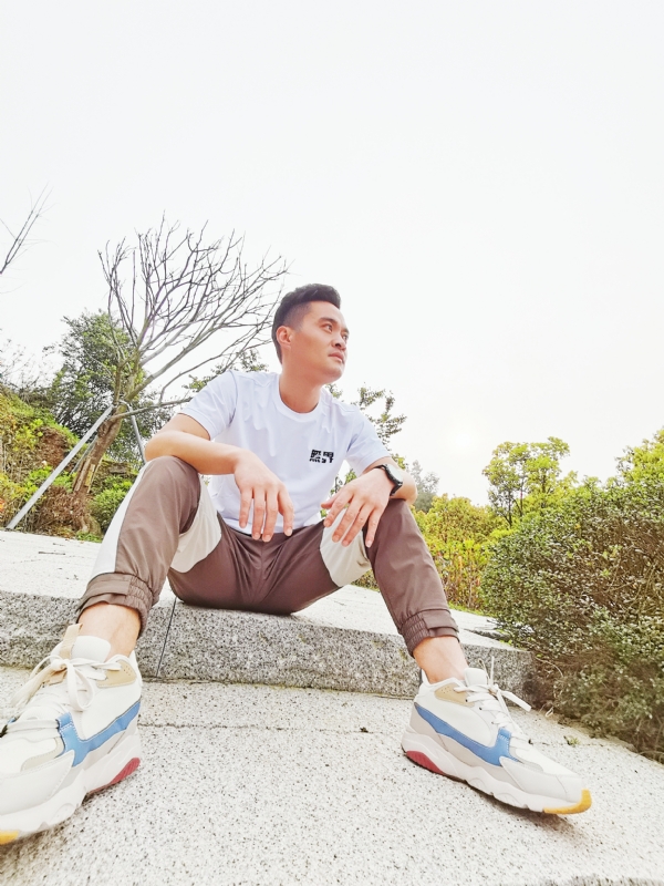 一个人，干净利落的第一张照片--长乐婚介网