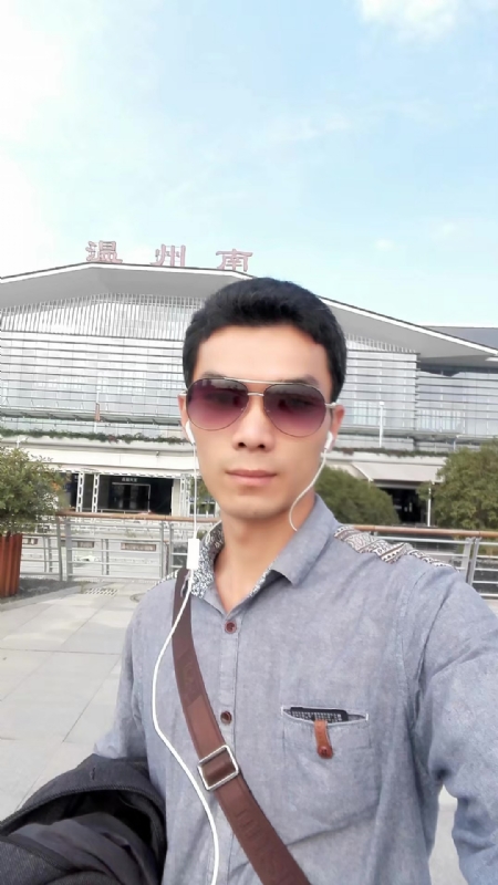 错把真心喂了狗的第三张照片--长乐婚介网