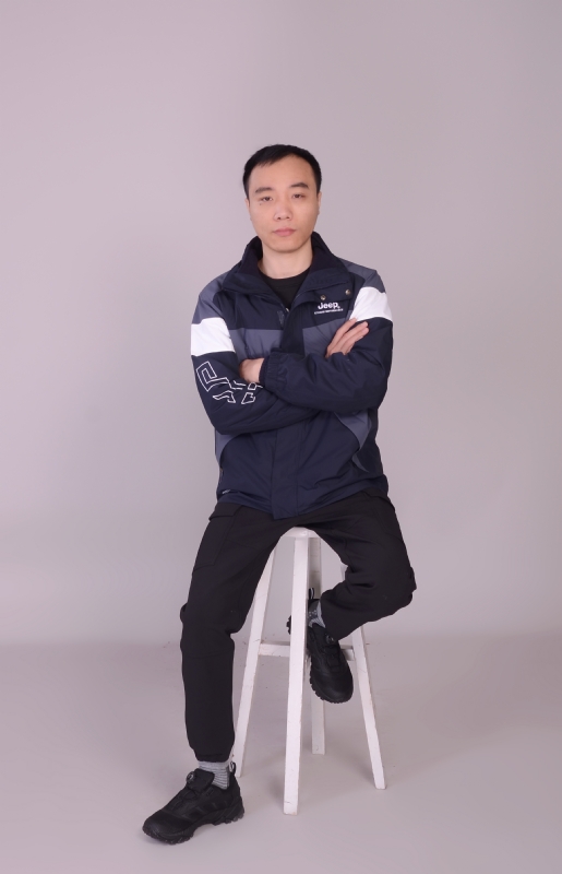 一只孤单的猫的第一张照片--长乐婚介网